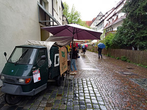 APE50 Verkaufswagen auf dem Fairen Markt in Tübingen